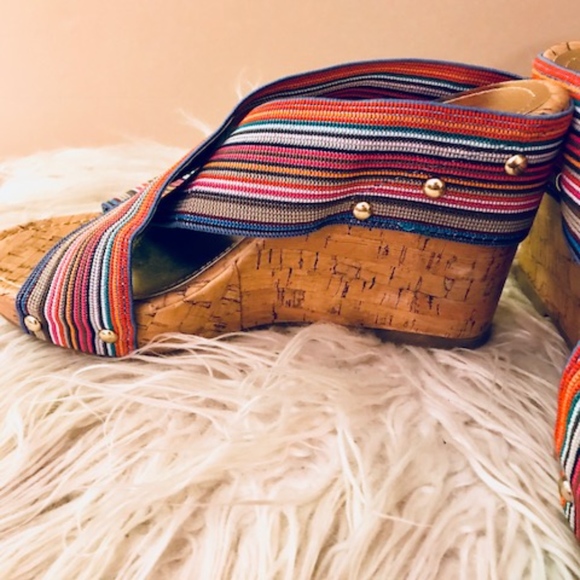 Absolutely Adorable Wedges - Picture 2 of 3